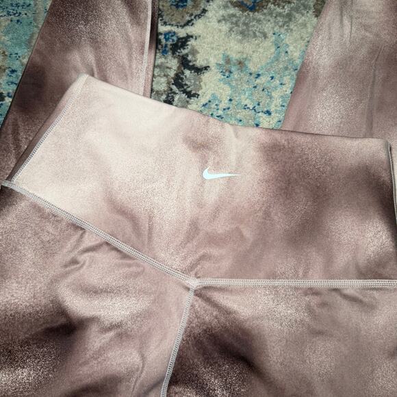 Nike drifit Legging - Picture 2 of 3